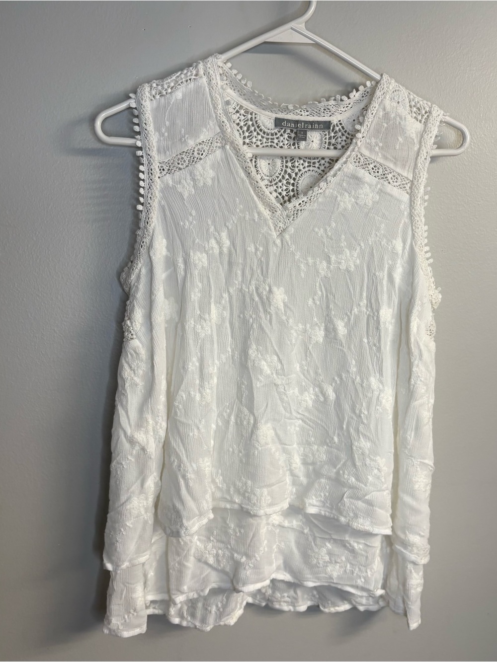 Daniel Rainn White Lace-Detail V-Neck Sleeveless Camisole
